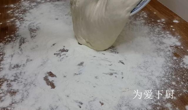 我家烧饼就爱这样做，锅里烙一烙，个个柔软劲道，比吃南瓜饼还香