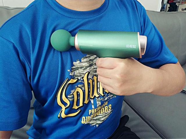 随身小精灵、按摩黑科技：倍轻松迷你筋膜枪体验