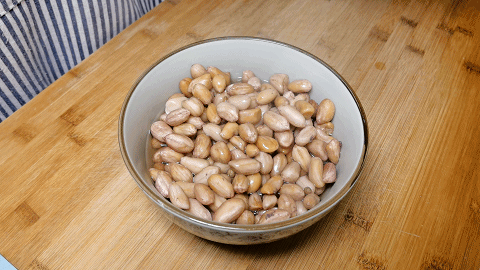 饭店拌花生为啥入味好吃？窍门原来在这里，咸香适口，越嚼越香