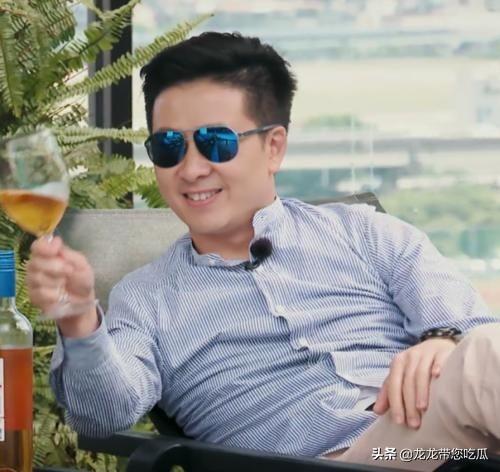 故态复萌|林志颖和弟弟戴墨镜与妻子连视频,看弟弟的造型,不当明星可惜了