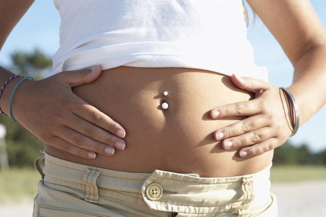 肚脐眼藏着生老病死的秘密！肚脐里的“脏东西”究竟能不能抠？