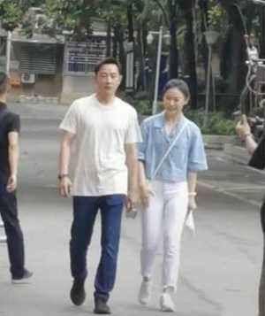 桃气十足|39岁罗晋近照曝光，身材五五分，大肚腩藏不住，真成中年大叔了