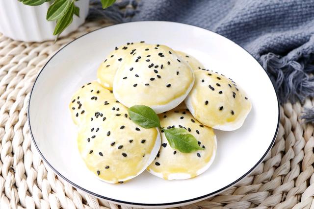 芝士糯米饼，软糯香甜，早饭下午茶是不错的选择，好吃又好看