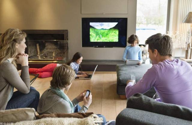 2岁孩子和姥姥玩成语接龙，姥姥完败，网友：怎么教的这么聪明？