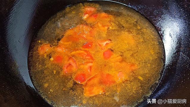 天冷了给家人做一锅酸辣汤，做法简单，暖胃驱寒，成本只需5元钱