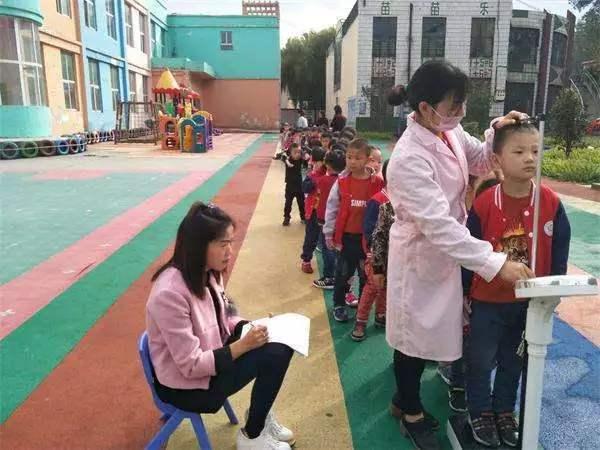 超级宝妈@孩子身高将“定型”时，会有明显特征，把握不住少长10公分