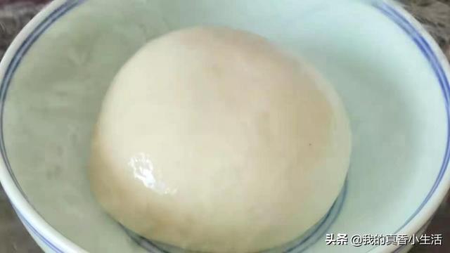 冬天发面只加酵母粉就错了，老妈教我小诀窍，20分钟发好面