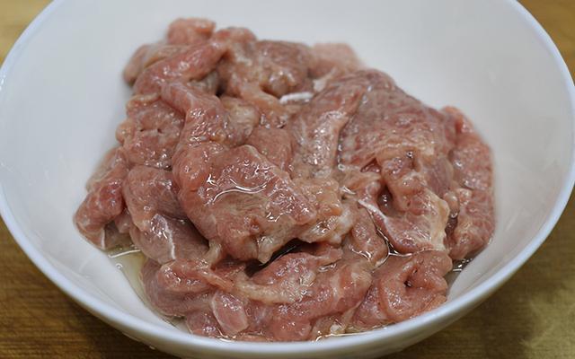 天冷降温，来盘辣炒牛肉，记住1点，牛肉鲜嫩不柴，吃完全身暖和