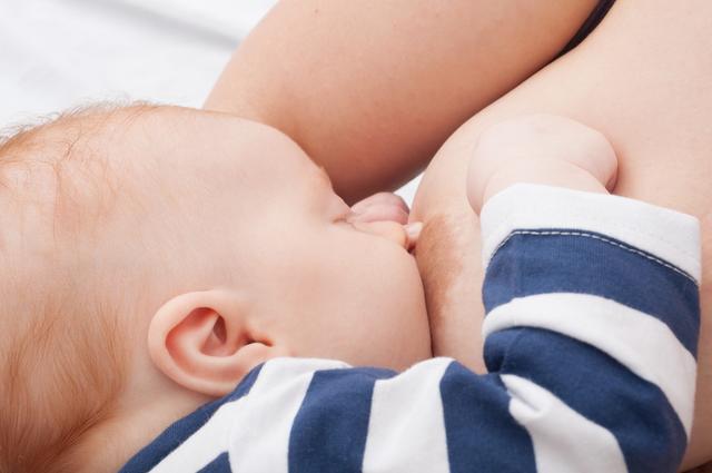 你的育儿经■母乳关系到宝宝的生长发育，提高母乳质量，宝妈做好这四点