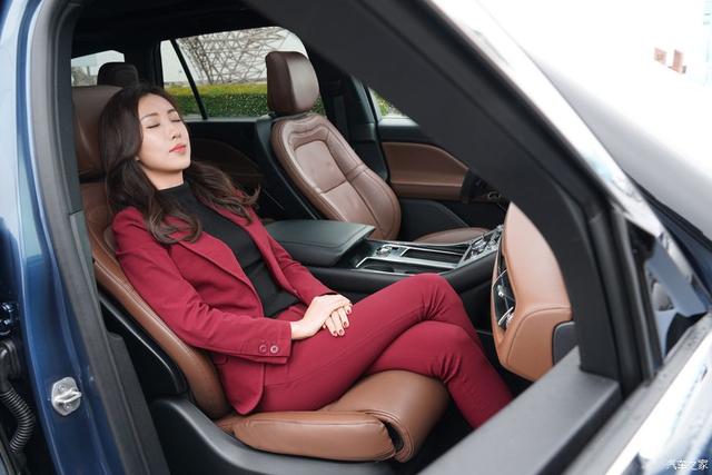 『约吗旅行』美女携飞行家的一天