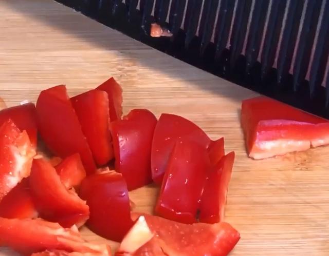 炒牛肉又嫩又好吃，别直接放盐和料酒腌制，教你正确方法和技巧