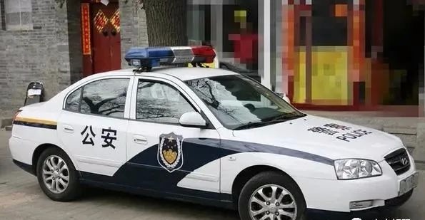 警车印字样的区别