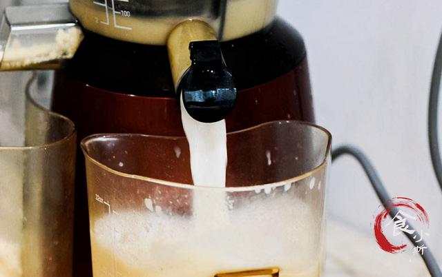 天底下那么多的物质，为什么只有卤水能点豆腐？到底是什么原理？