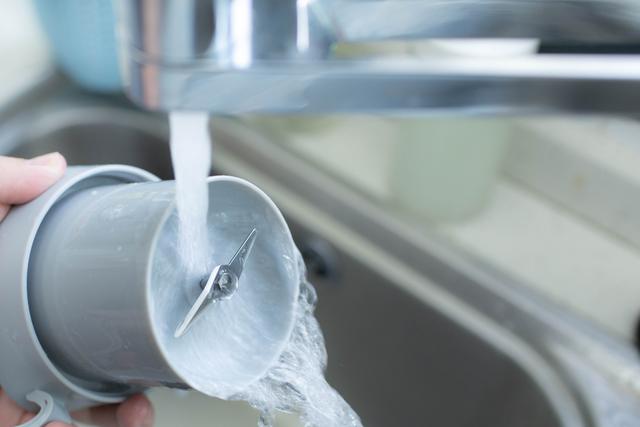 夏日神器，巧本便携榨汁机让饮品更健康