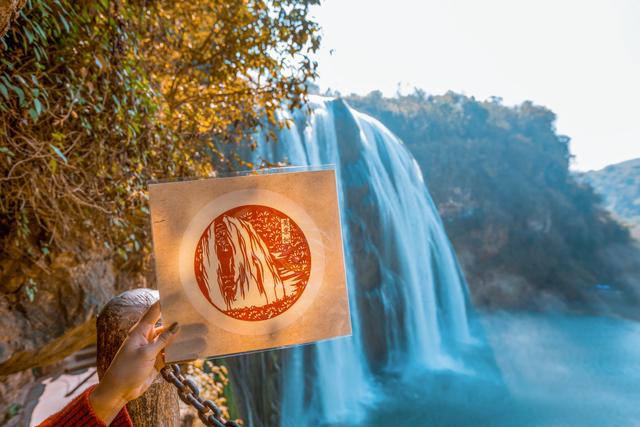 #玩乐足迹#景区打卡照别再扯丝巾了！这五种简单姿势让你回到18岁