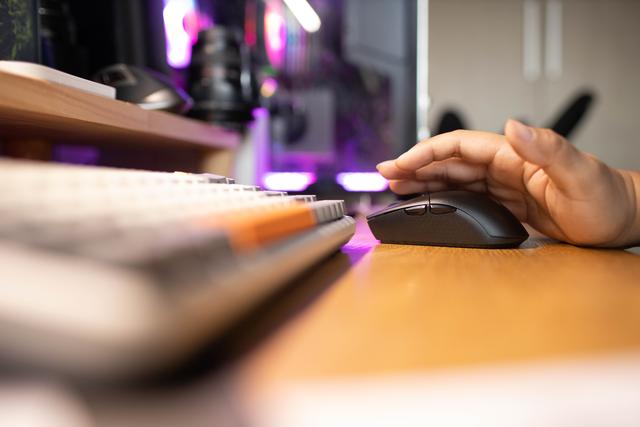 均衡的无线双模游戏鼠标，KATAR PRO WIRELESS