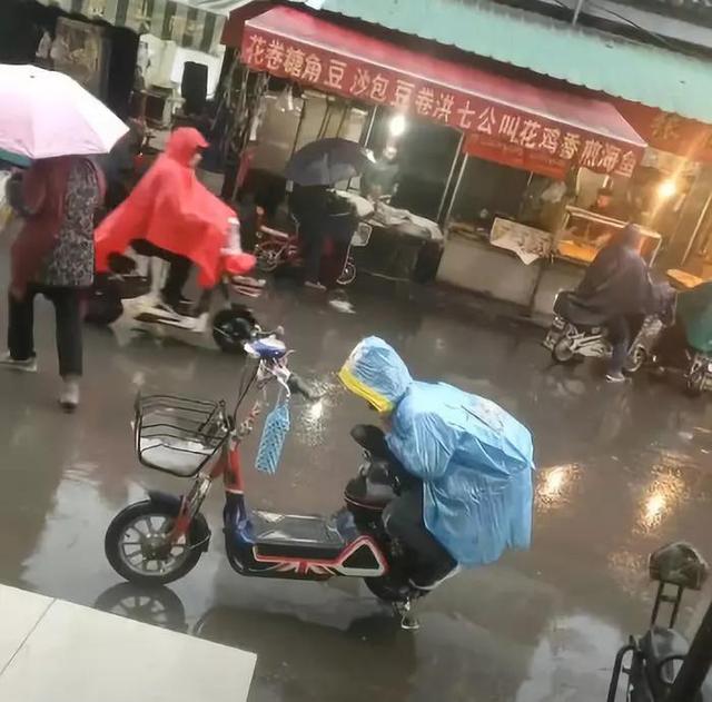 40岁二胎妈妈凌晨发朋友圈；撑了好久，我熬不下去了