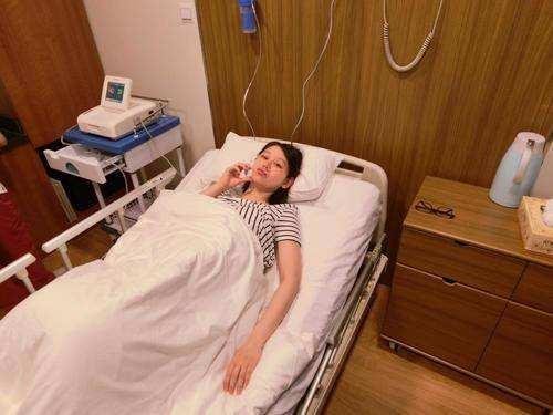 『超级宝妈』这个产妇太“霸气”，顺产完直接下床自行回病房，网友：最牛宝妈