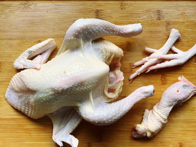 烤鸡还在外面买？在家做一样外酥里嫩，嫩滑多汁，一人吃一只