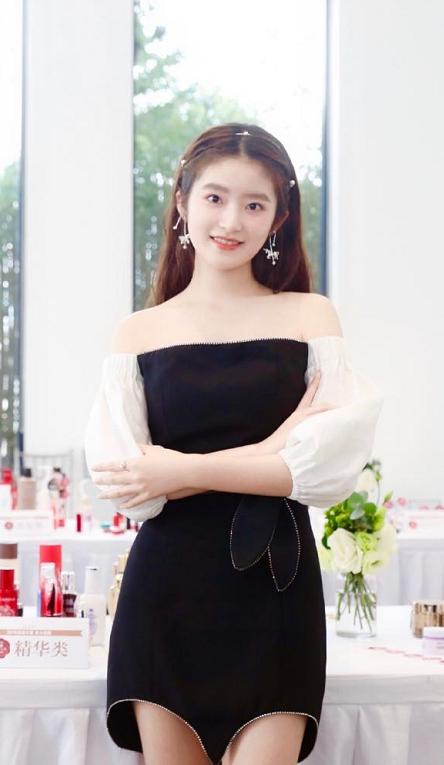 9号放映厅：林青霞“女儿”长大了，眉眼英气容貌高级，国民闺女要易主了？