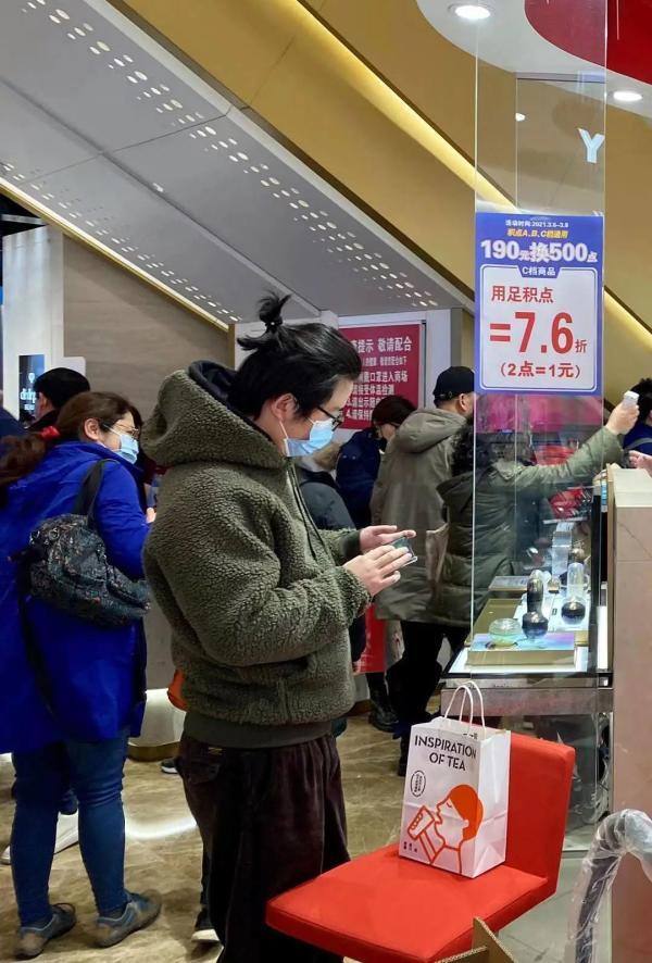 人民币|数字人民币红包首次现身上海商场、老字号，助力“三八节”大促