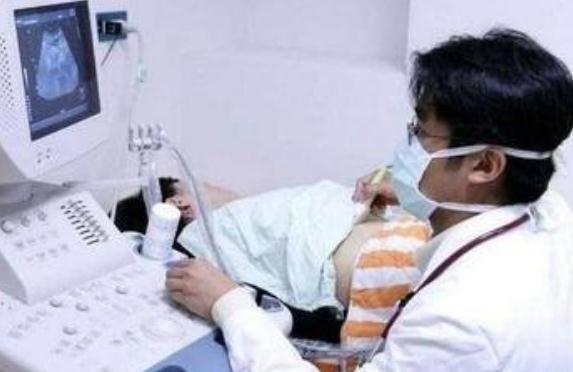 超级宝妈|19岁女孩怀孕8个月从未产检，肚里掏出6斤娃和30多斤巨瘤，命真大