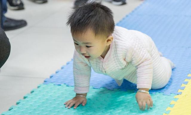 学步早的宝宝更聪明？最佳学步时间是这个月份，家长别被忽悠了