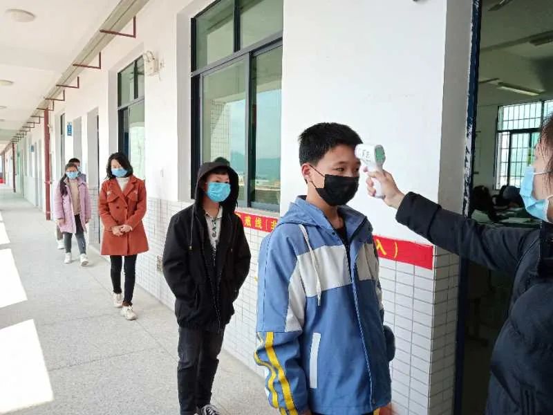 暖先生格调@开学啦!瑞金市34所学校1.8万名学生重返校园