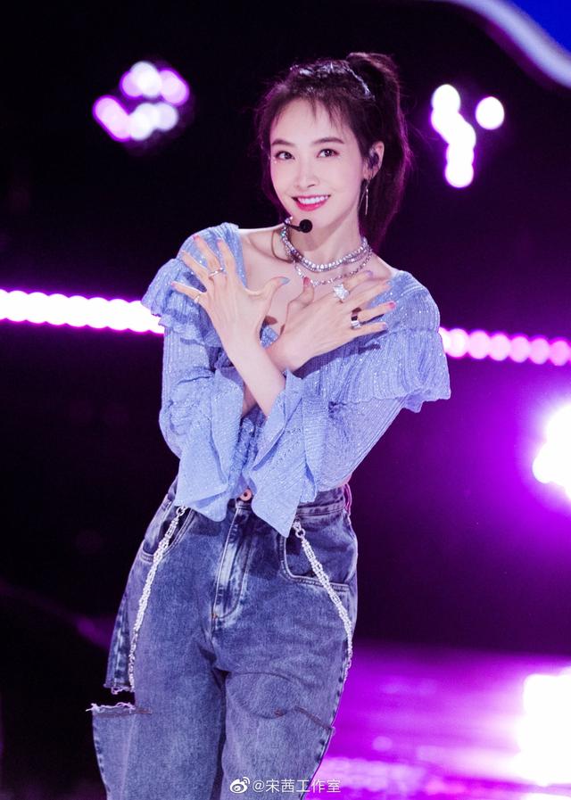 第五大道从当红女爱豆,到女团大教练,宋茜太太太励志了