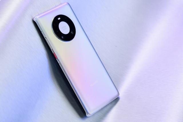 华为Mate 40系列正式和我们见面，网友：高颜值没有失望