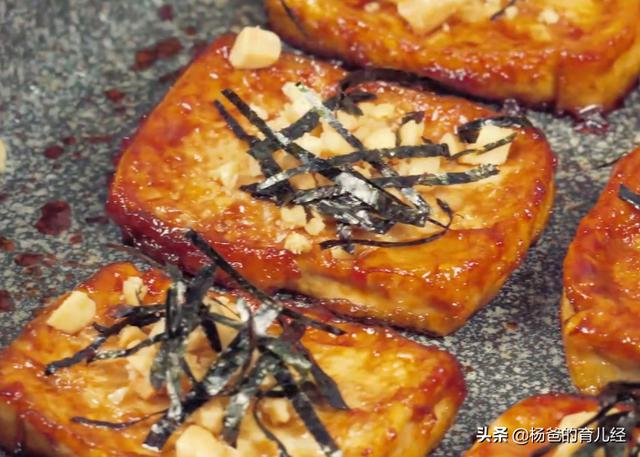 西餐风味的照烧豆腐，搭配海苔和花生，好看又好吃，孩子特喜欢