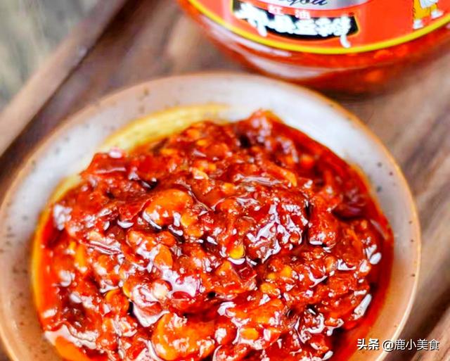 黄豆酱和豆瓣酱有何区别？原来用法、味道区别甚大，用错等于毁菜