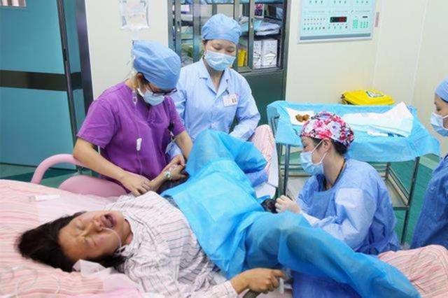甜甜妈妈|顺产恢复快广受孕妈青睐，但有些坏处容易被忽视，提前了解更好生