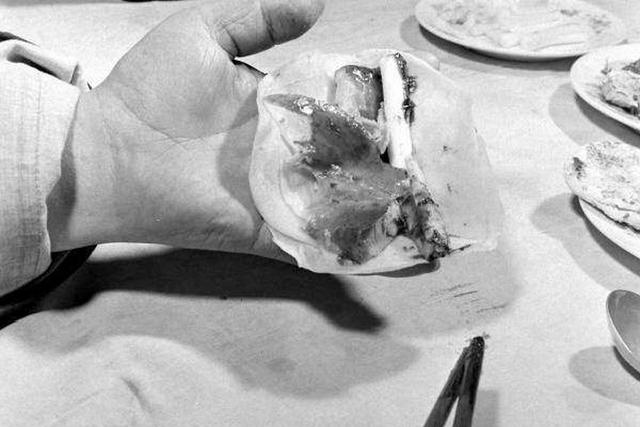 1975年在北京吃一只烤鸭多少钱？爷爷：普通人一个月工资不够