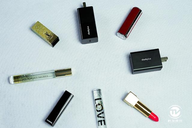 瘦身成功高速快充 试用thinkplus便携适配器65W