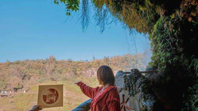 #玩乐足迹#景区打卡照别再扯丝巾了！这五种简单姿势让你回到18岁