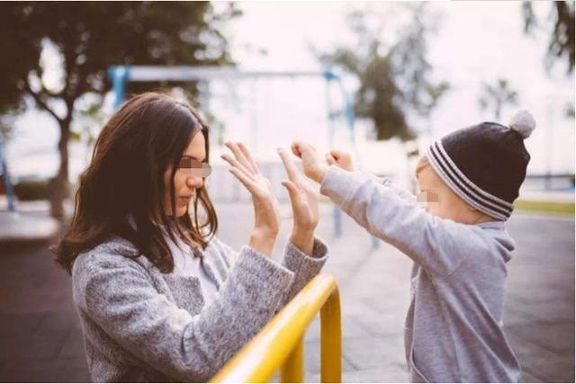 #你的育儿经#有种“基因”叫韩安冉女儿,妈妈整得再好看,也没提升女儿颜值