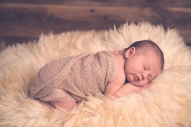 「超级宝妈」孩子发出这3个信号，说明分房睡的时机到了，家长可别错过好时机