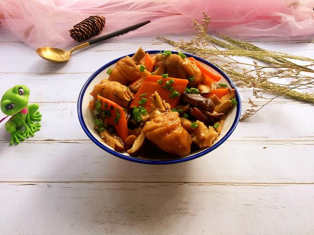 天一冷就馋这道菜，鲜香味美，全家人都爱吃，好吃到舔盘子