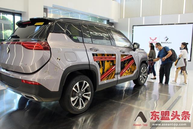 中国五菱“神车”创造新神话 新能源汽车销量超越特斯拉