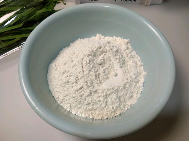 这样做的韭菜盒子，薄皮大馅，咬一口满嘴香，越吃越上瘾