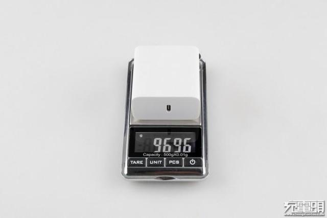 #环球网#体积缩减27% 小米65W PD充电器评测