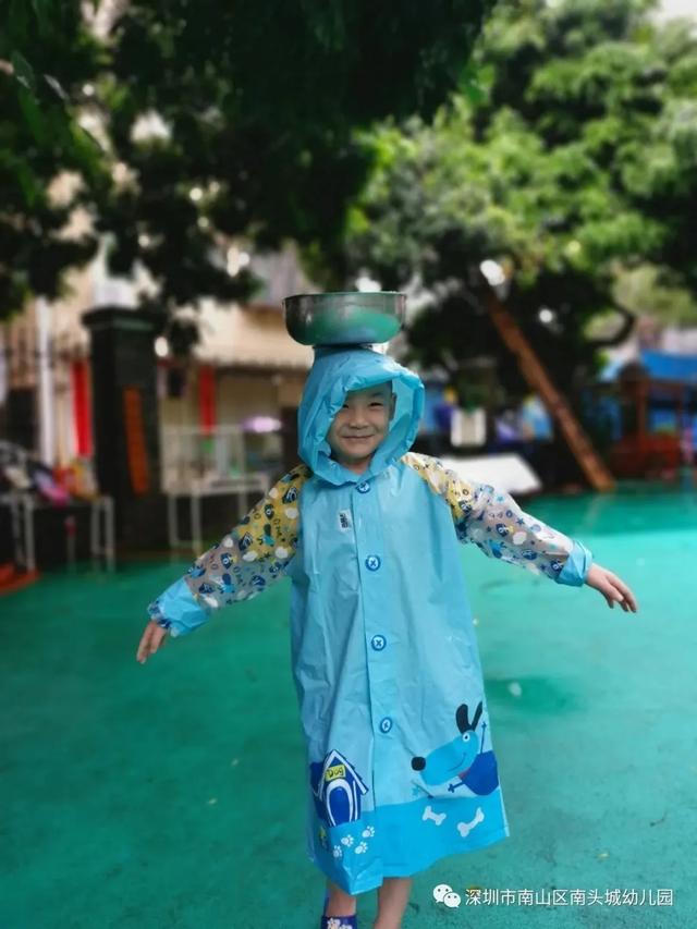 超级宝妈|谁说下雨天不能进行室外活动，这家幼儿园别出心裁做到了