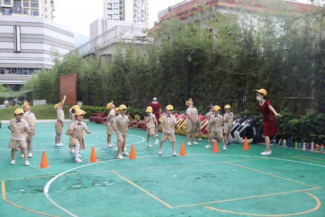 新华网客户端|图集｜小萌娃“回笼”，深圳1537所幼儿园今日开园