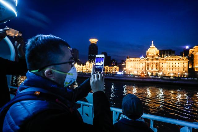 「旅行百事通」上海浦江游览复航开出首个航班 浦江两岸美景尽收眼底