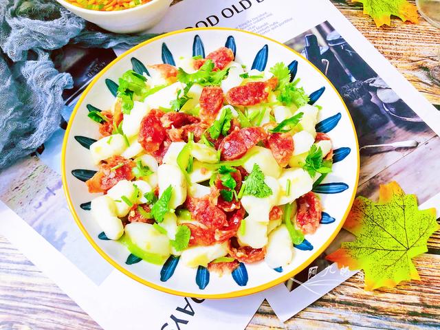 这菜在南方正当季，4块钱能买两斤，配上腊肠爆炒，给肉都不换