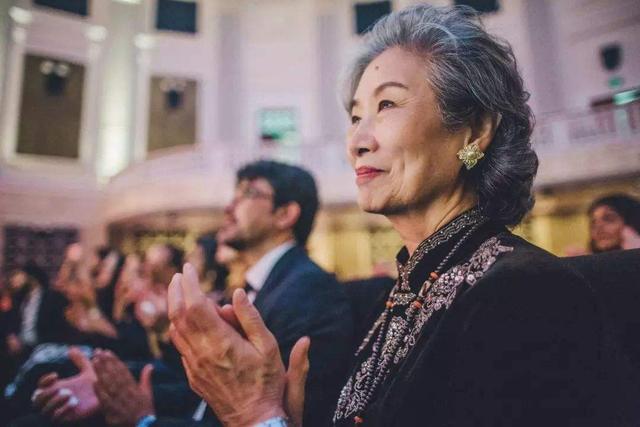 拱白菜的小猪|老戏骨吕中：47岁出道，73岁仍夺影后，与丈夫携手走过半个多世纪