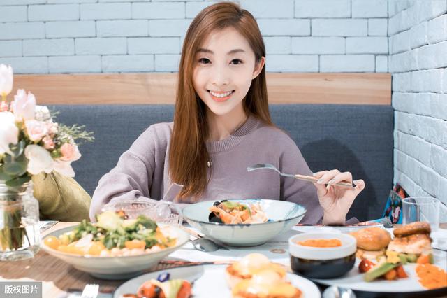 [超级宝妈]有了孩子以后想把好吃的留给孩子吃？不不不，90后父母不存在的！