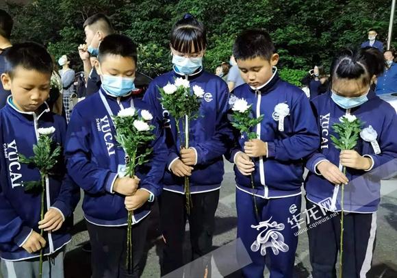 华龙网-新重庆客户端记者 石涛 谢鹏飞 余志斌 董进 尹建红 一行行字