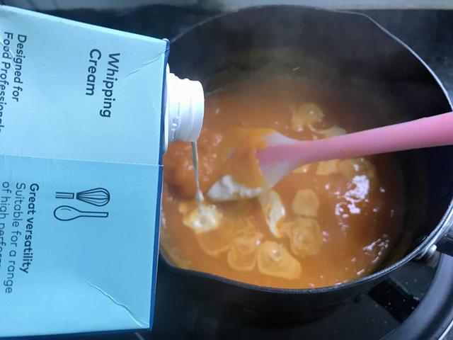 奶油南瓜浓汤：典型的西餐吃法，味道确实不错